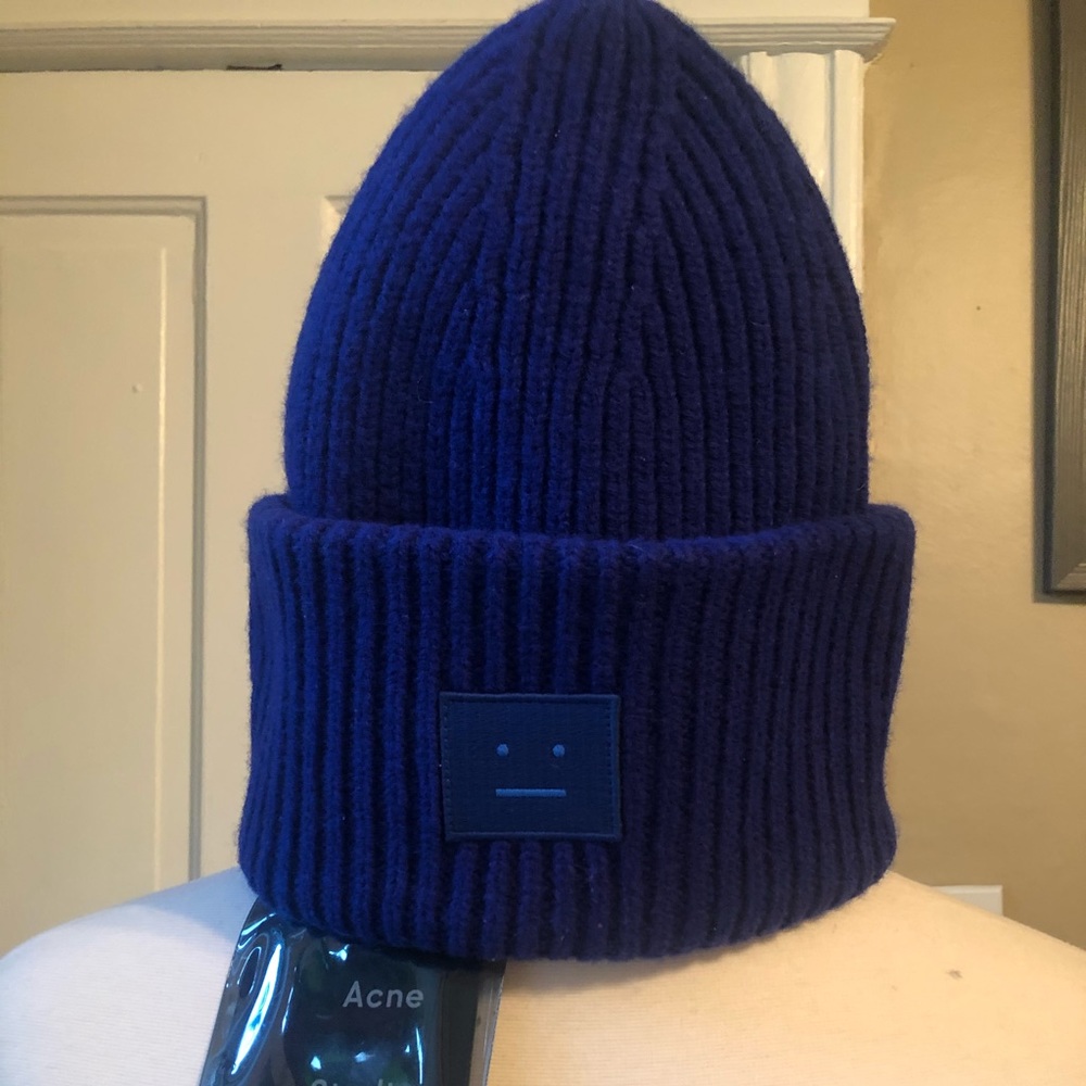 ACNE STUDIOS - Pansy Beanie - Blue w Tag